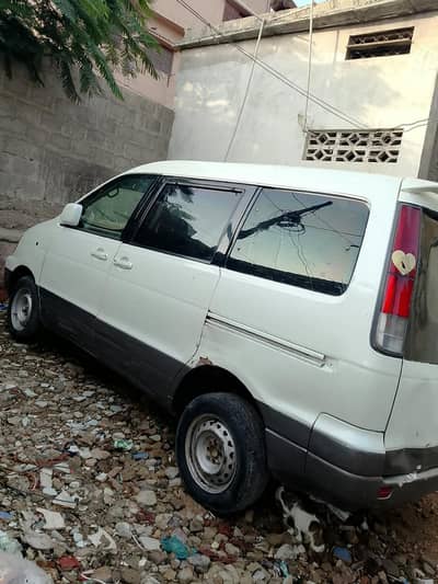 Toyota Noah 2000