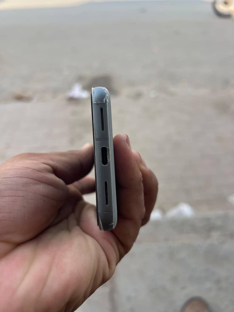 Google Pixel 8 4