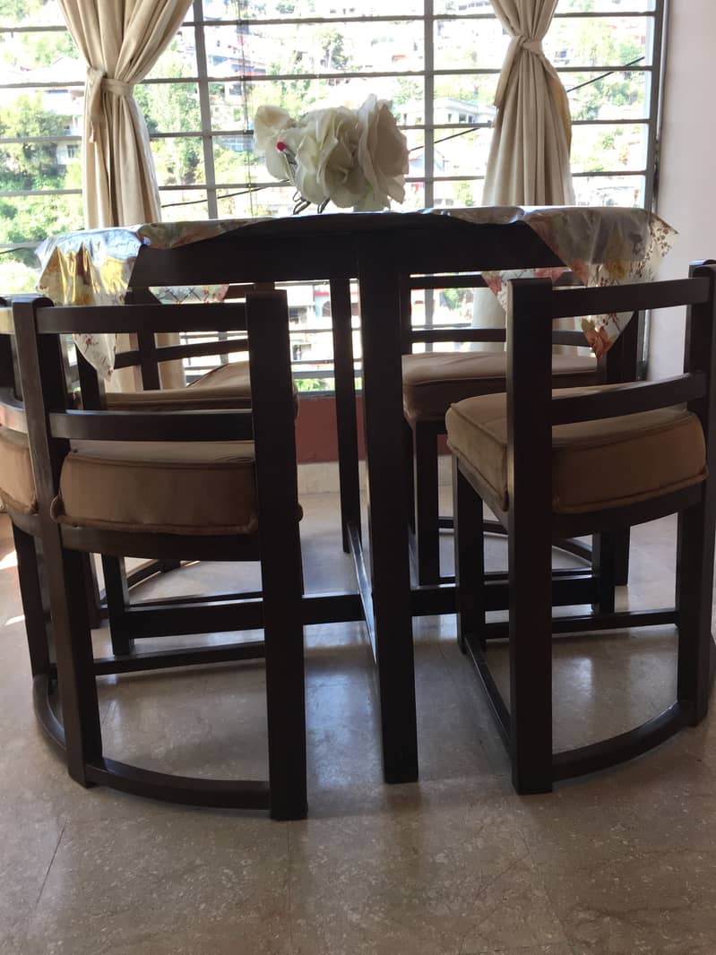 Dining table 0