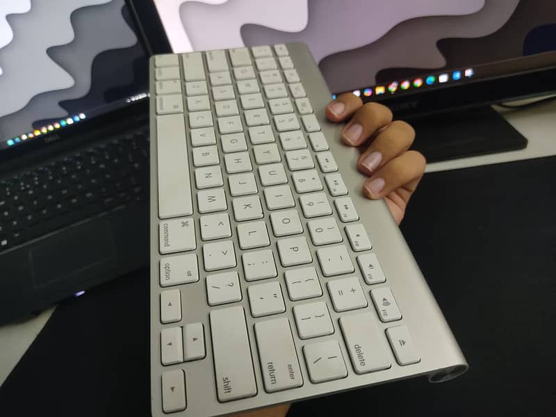 Apple Magic 1 Keyboard 0