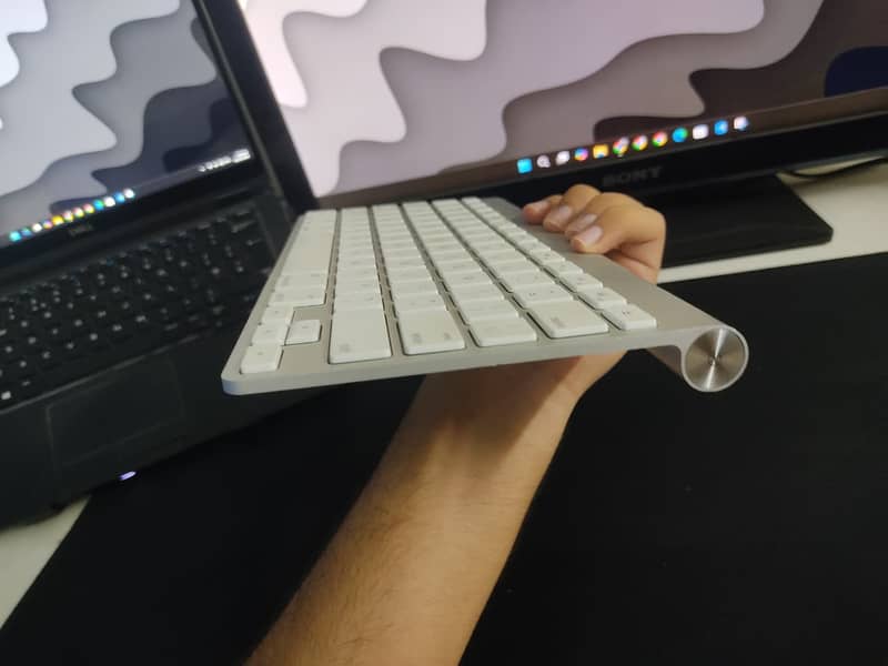 Apple Magic 1 Keyboard 1