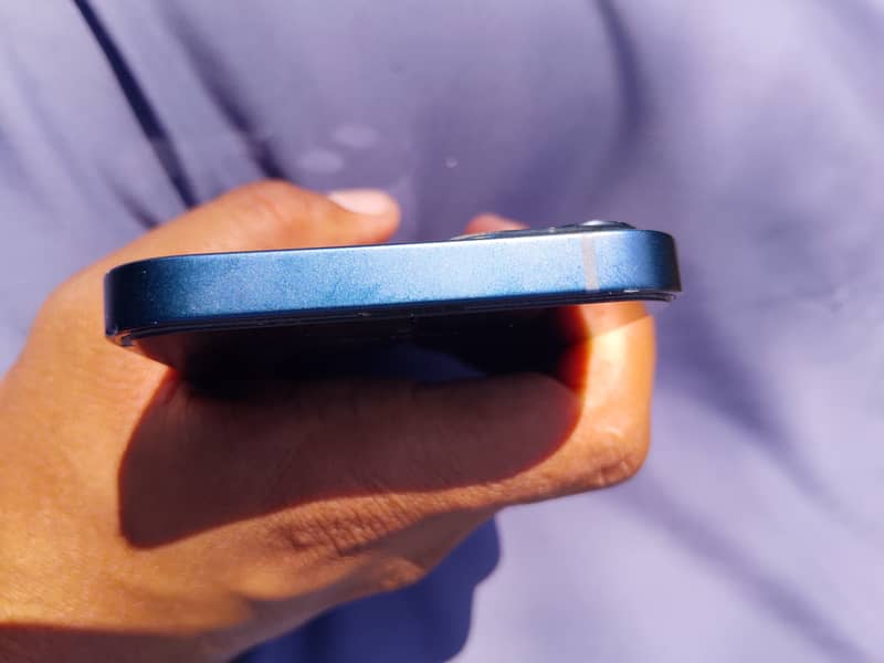 Apple iPhone 13 4