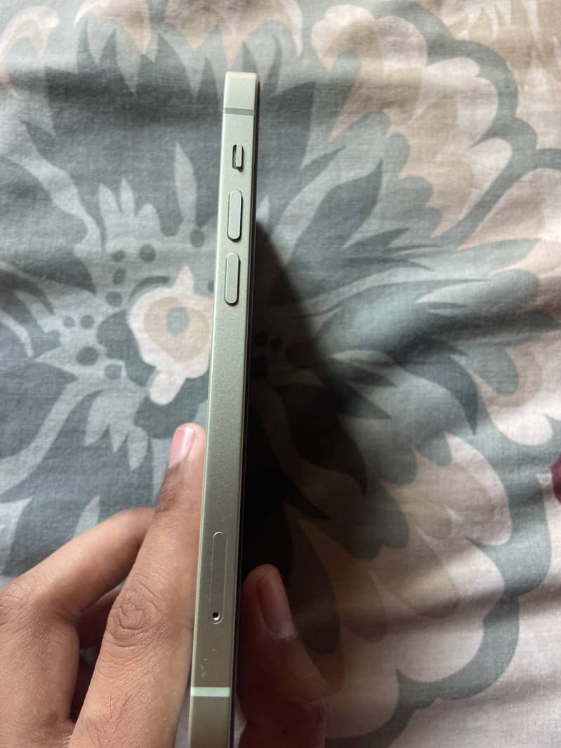 Apple iPhone 12 3