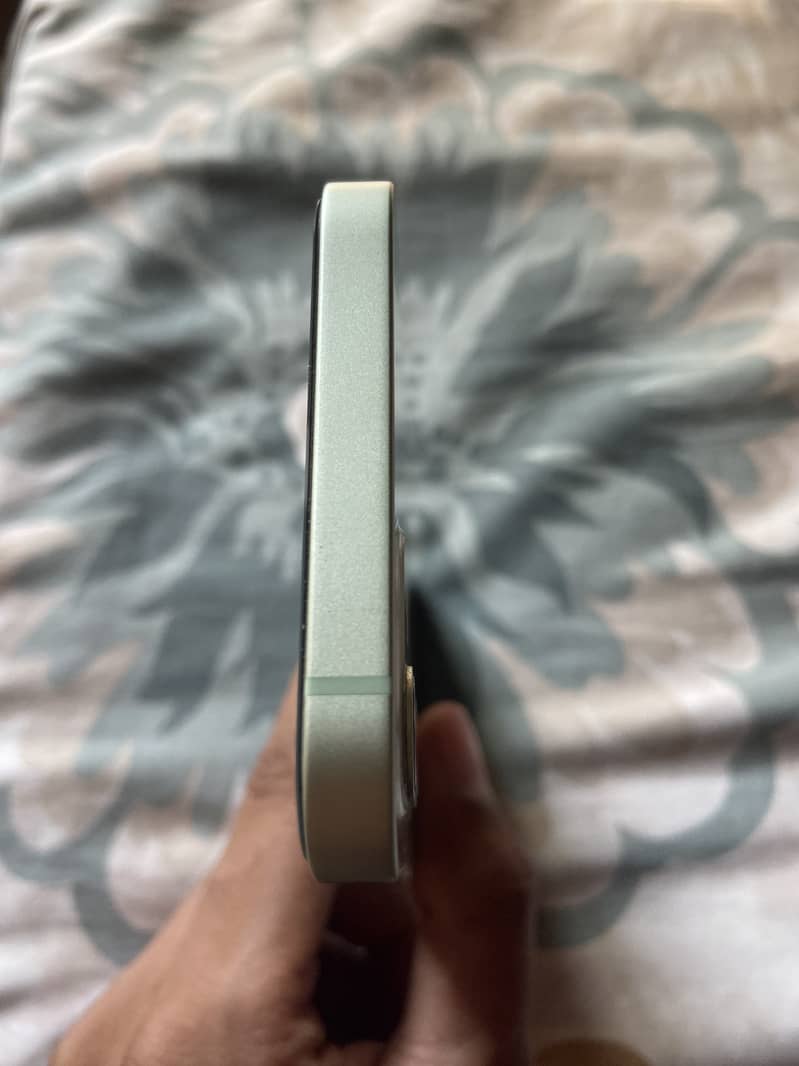 Apple iPhone 12 4