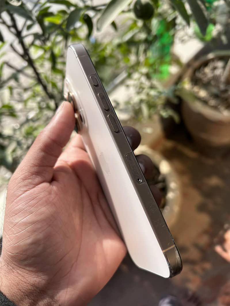 Apple iPhone 16 Pro Mdm 2