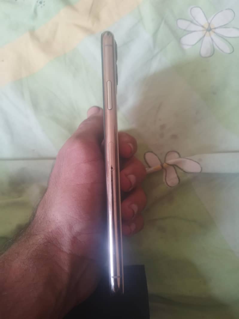 Apple iPhone 11 Pro Max 2