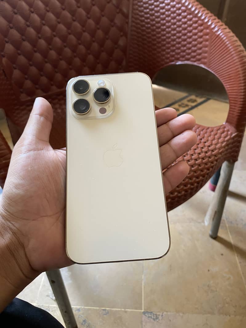 Apple iPhone 14 Pro Max 0
