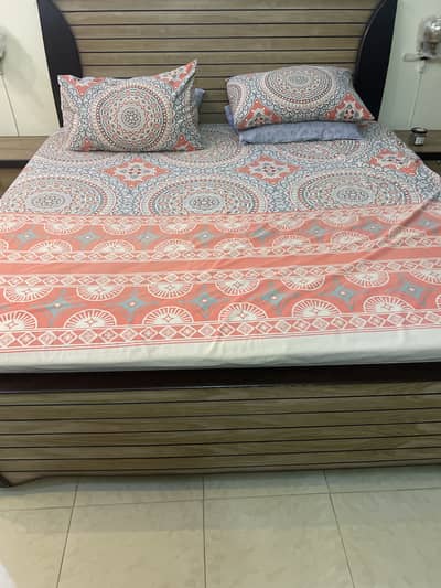 Bed set with two bedside tables amd dressing table