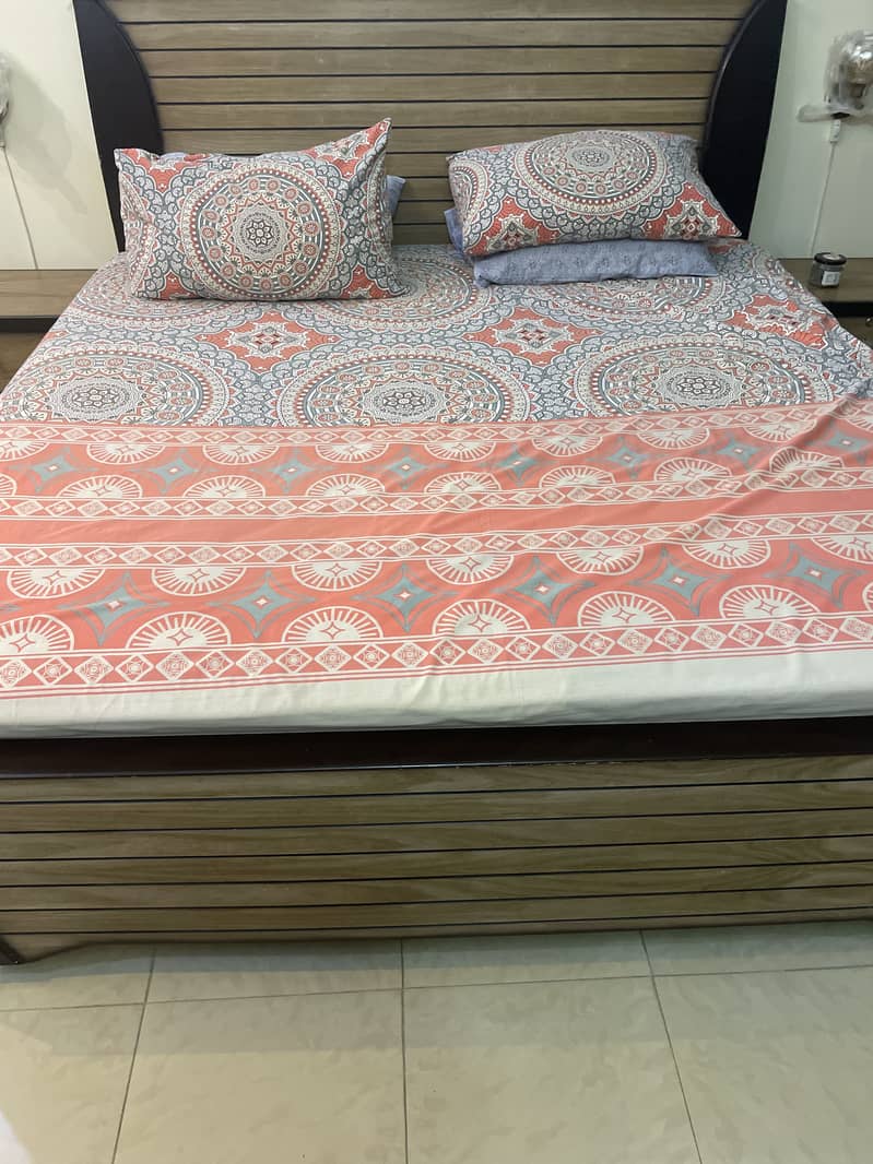 Bed set with two bedside tables amd dressing table 0