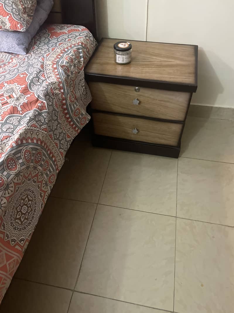 Bed set with two bedside tables amd dressing table 1