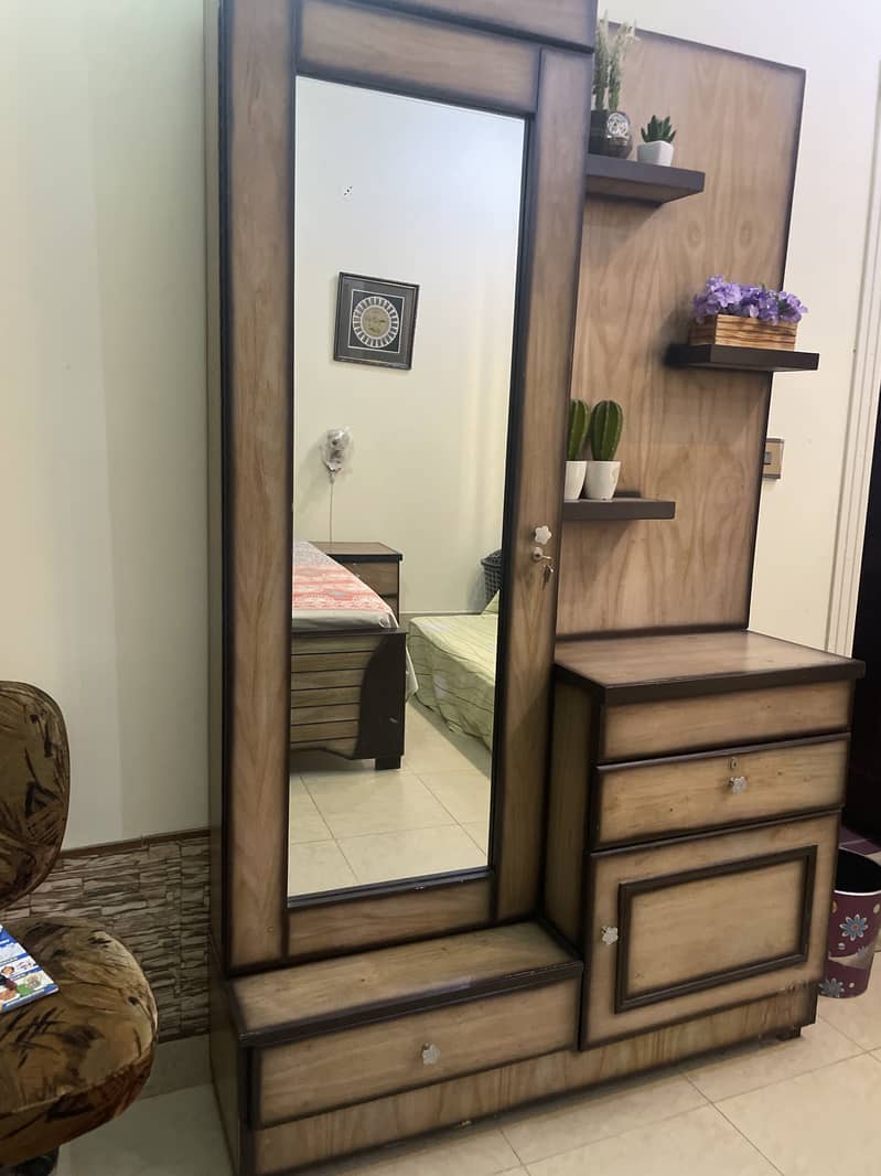 Bed set with two bedside tables amd dressing table 3
