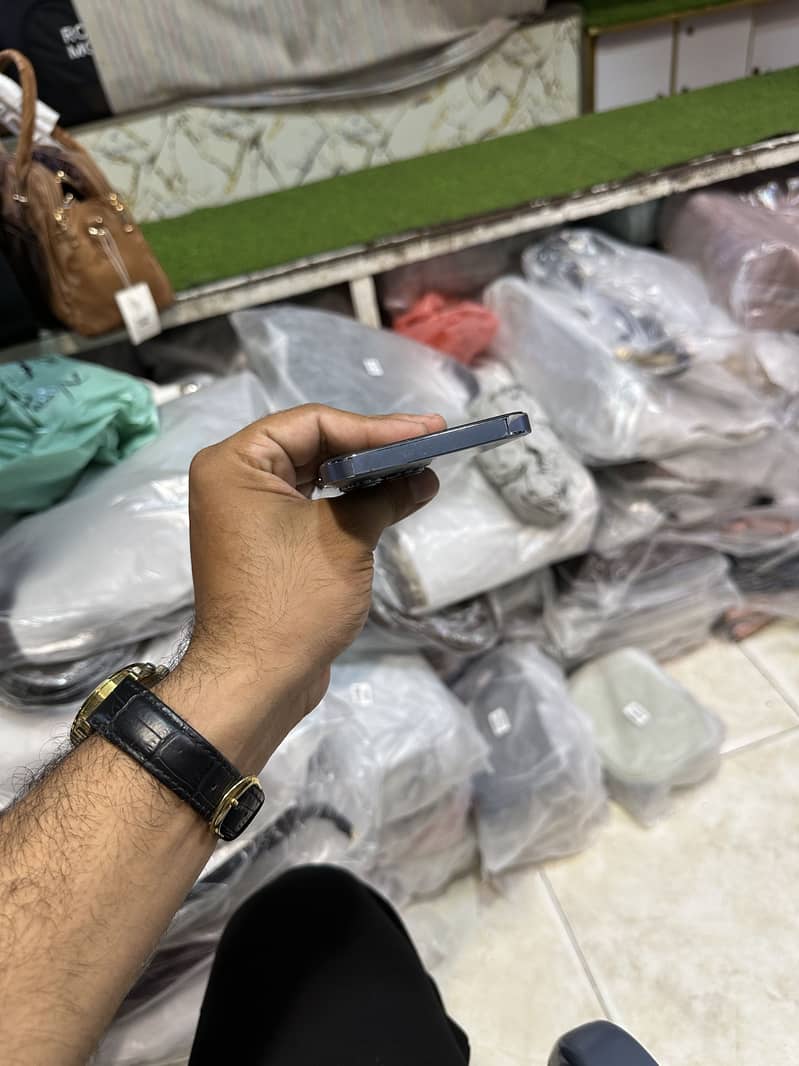 Apple iPhone 13 Pro Max 2