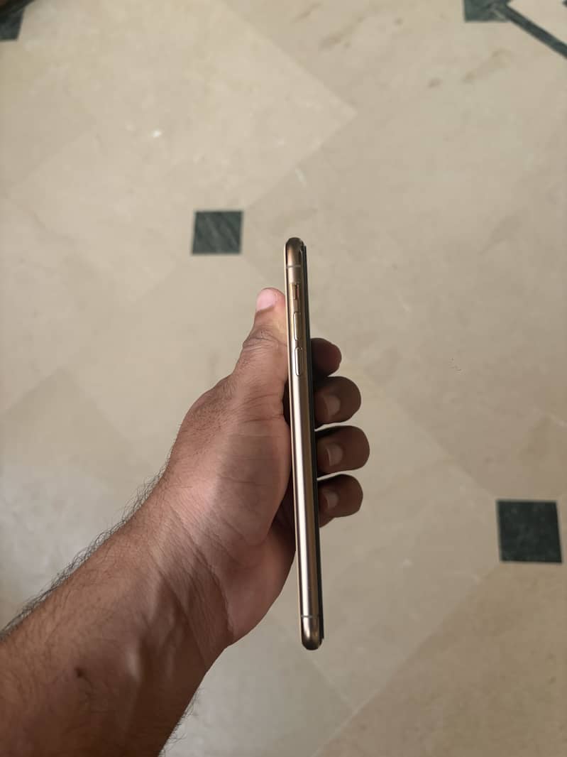 Apple iPhone 11 Pro Max 2