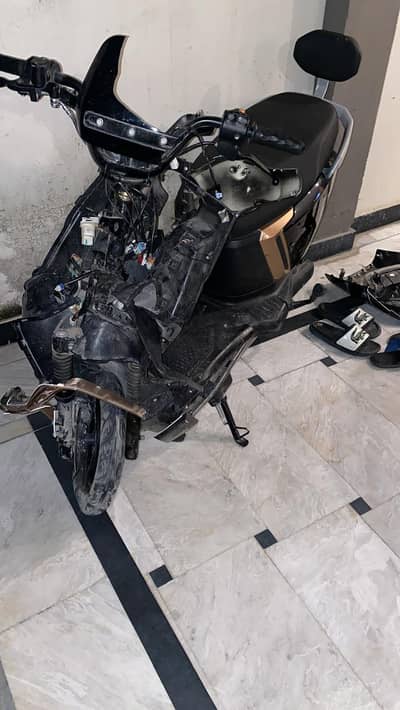 Revoo scooty electric