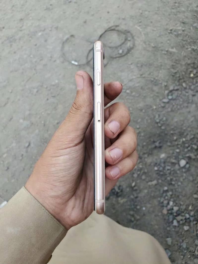 Apple iPhone 8 3