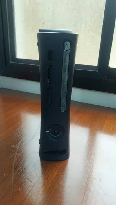 Xbox 360 | 2 Controllers | 3 Games | For sale