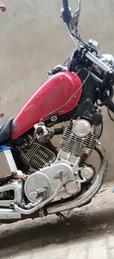 Yamaha xv750 for sale add 250 ka laga hai q ky 750 nhi a rhi thi