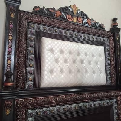 4 month use Bed dressing side table  sheesham wood me he