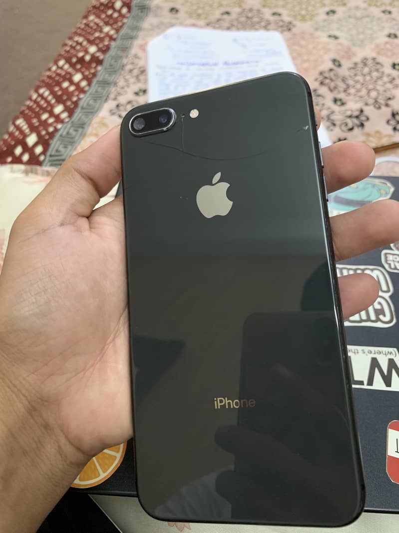 Apple iPhone 8 Plus 2