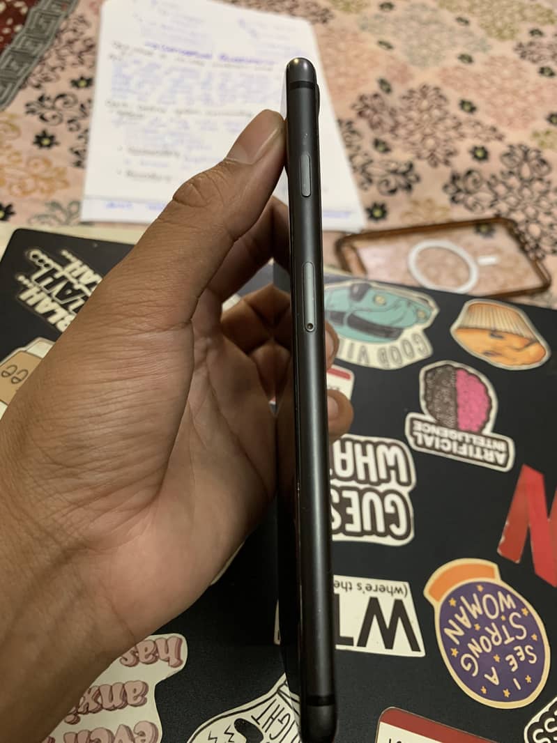 Apple iPhone 8 Plus 4
