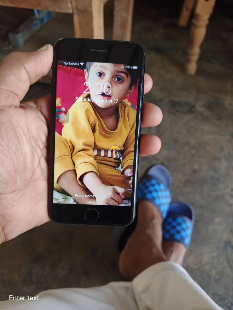 Apple iPhone 7 0