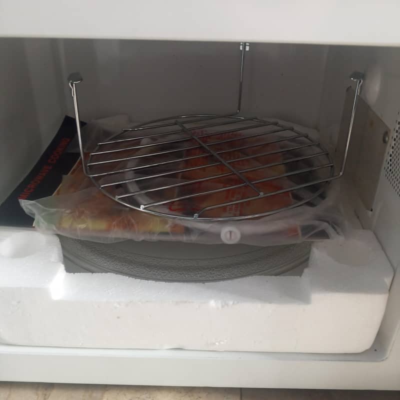 Microwave oven 1