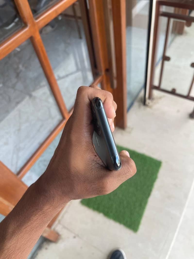 Apple iPhone 11 Pro 3
