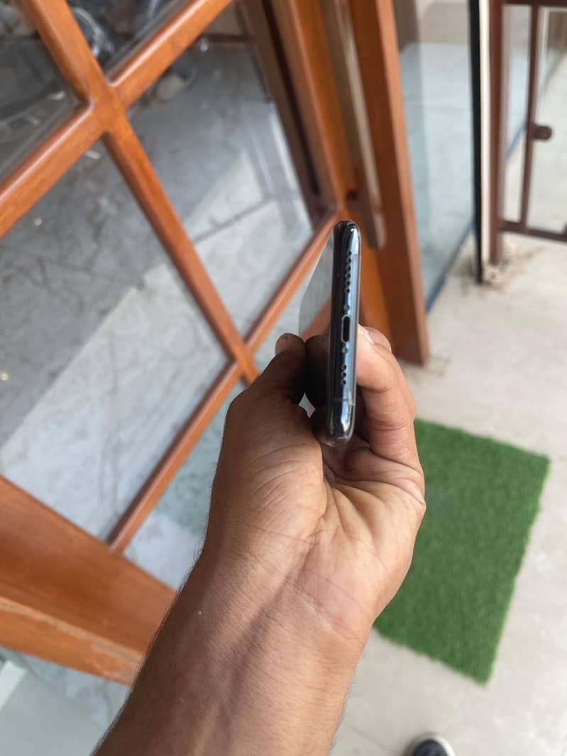 Apple iPhone 11 Pro 7