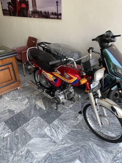 Honda CD70 2025