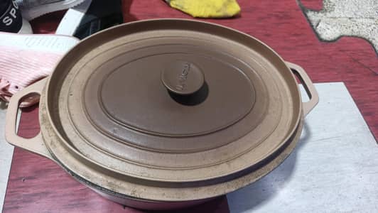 oval enameled cast iron Invicta branded