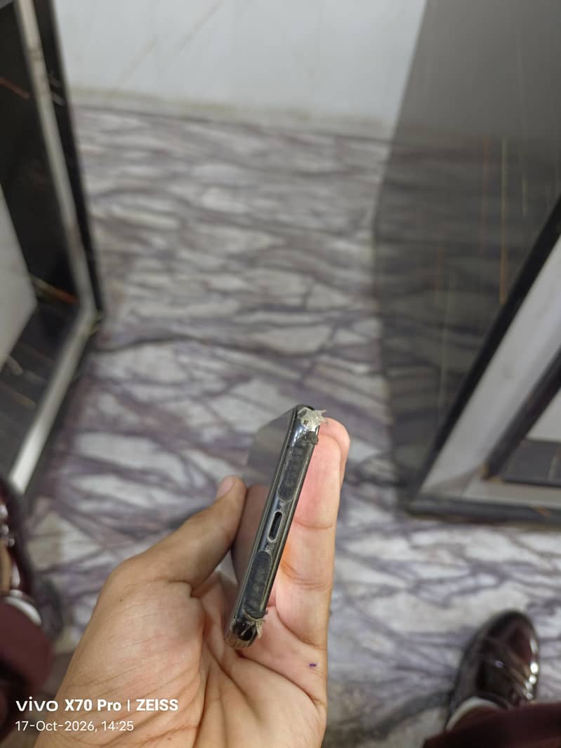 Apple iPhone XS 3