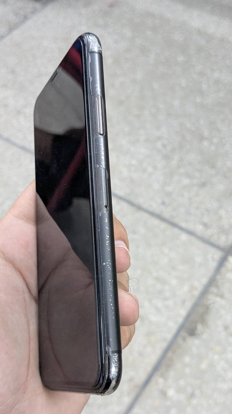 Apple iPhone XS 4