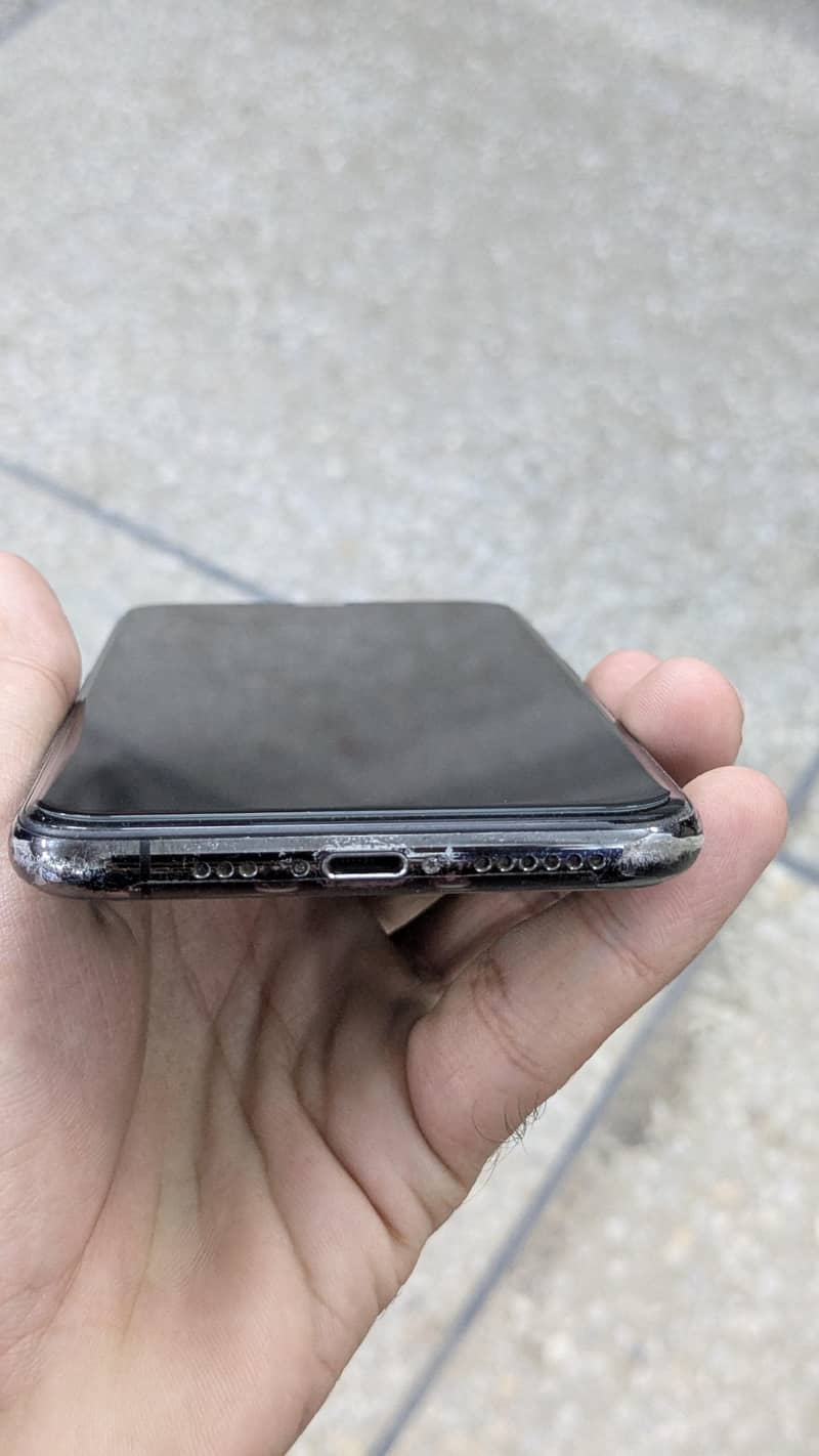 Apple iPhone XS 5