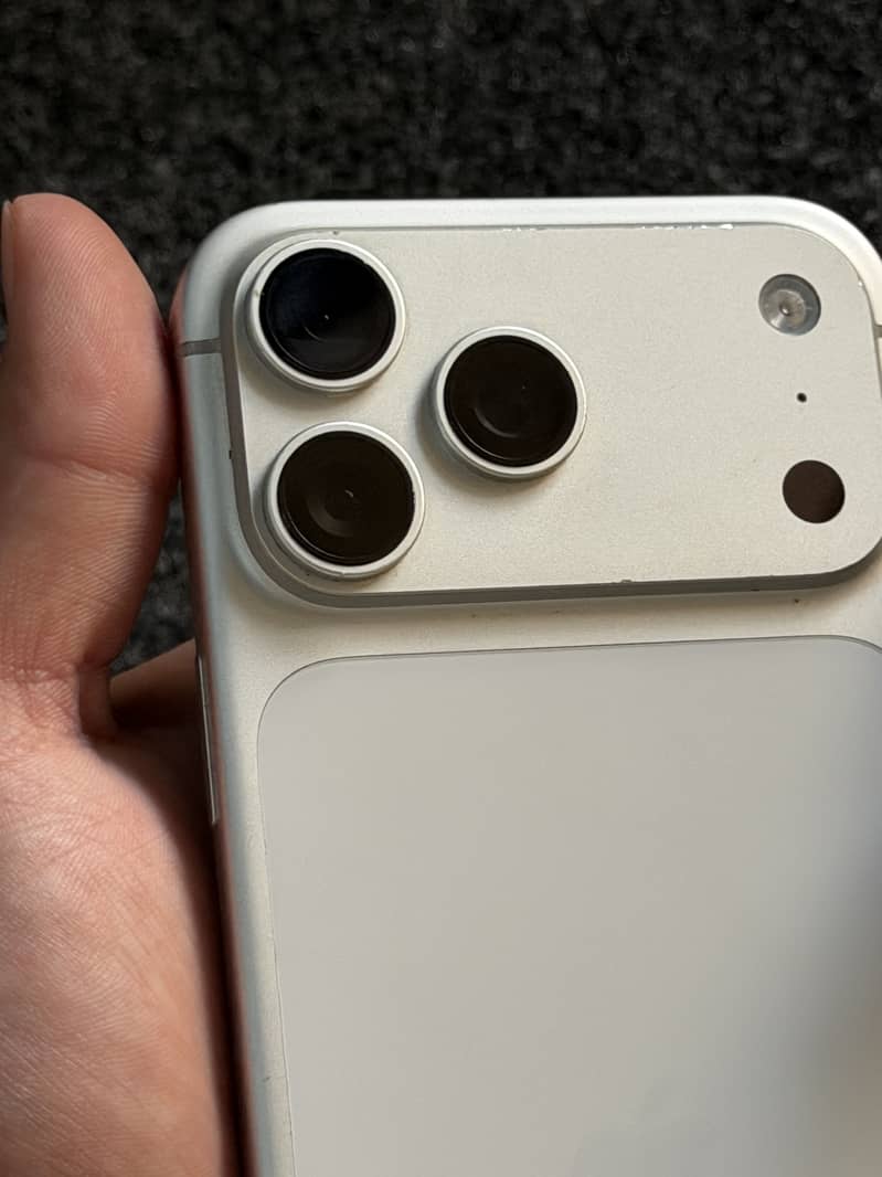 Apple iPhone 17 Pro Max 0