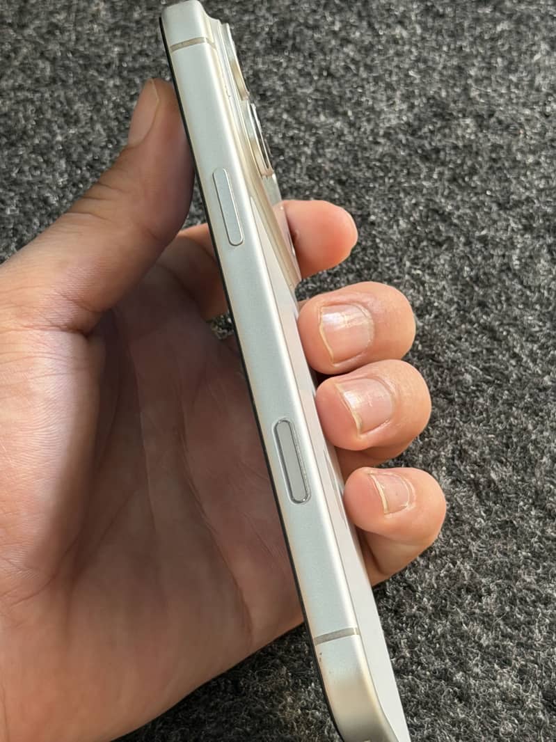 Apple iPhone 17 Pro Max 1