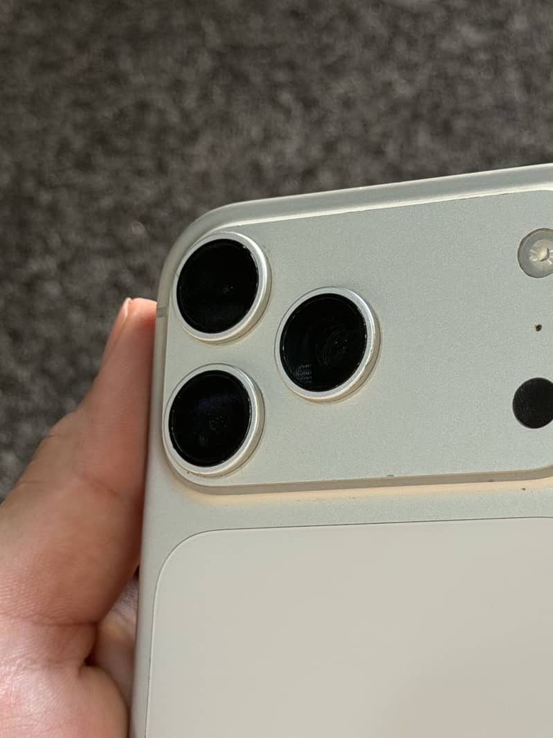Apple iPhone 17 Pro Max 2