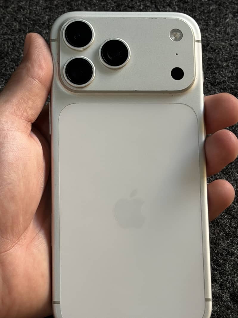 Apple iPhone 17 Pro Max 6