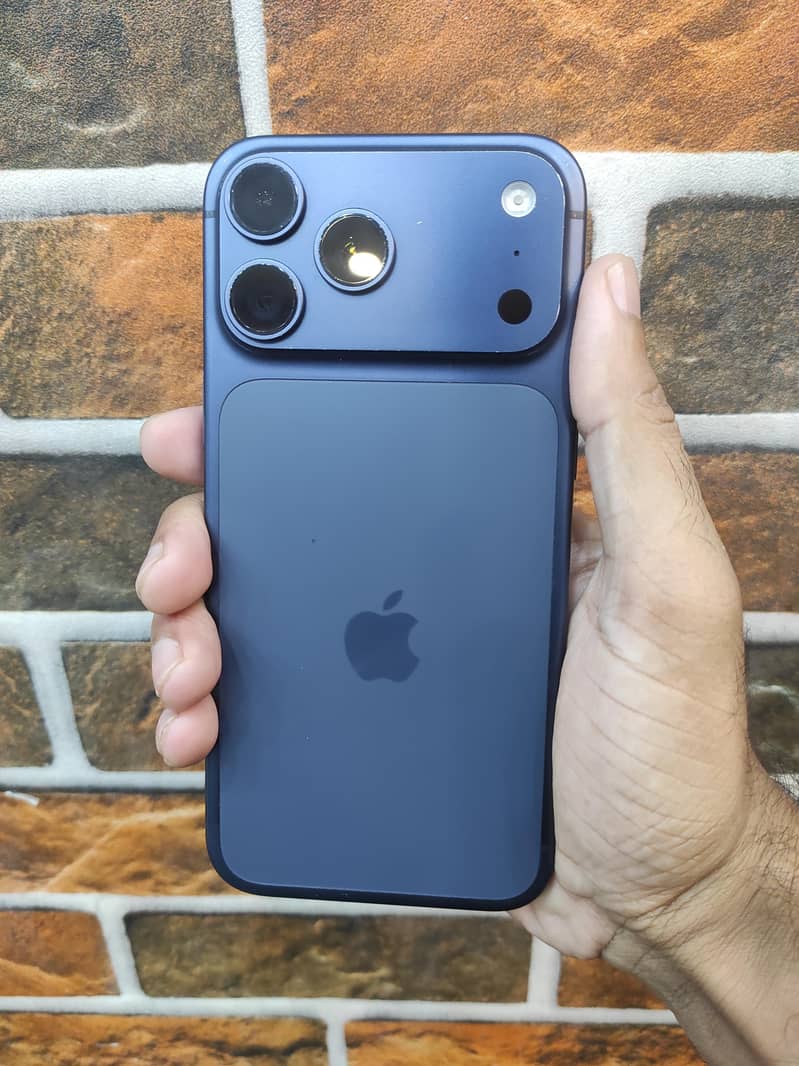 Apple iPhone 17 Pro Max 0