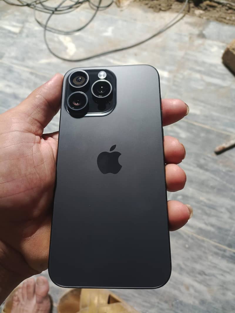 iPhone 15 Pro Max 0