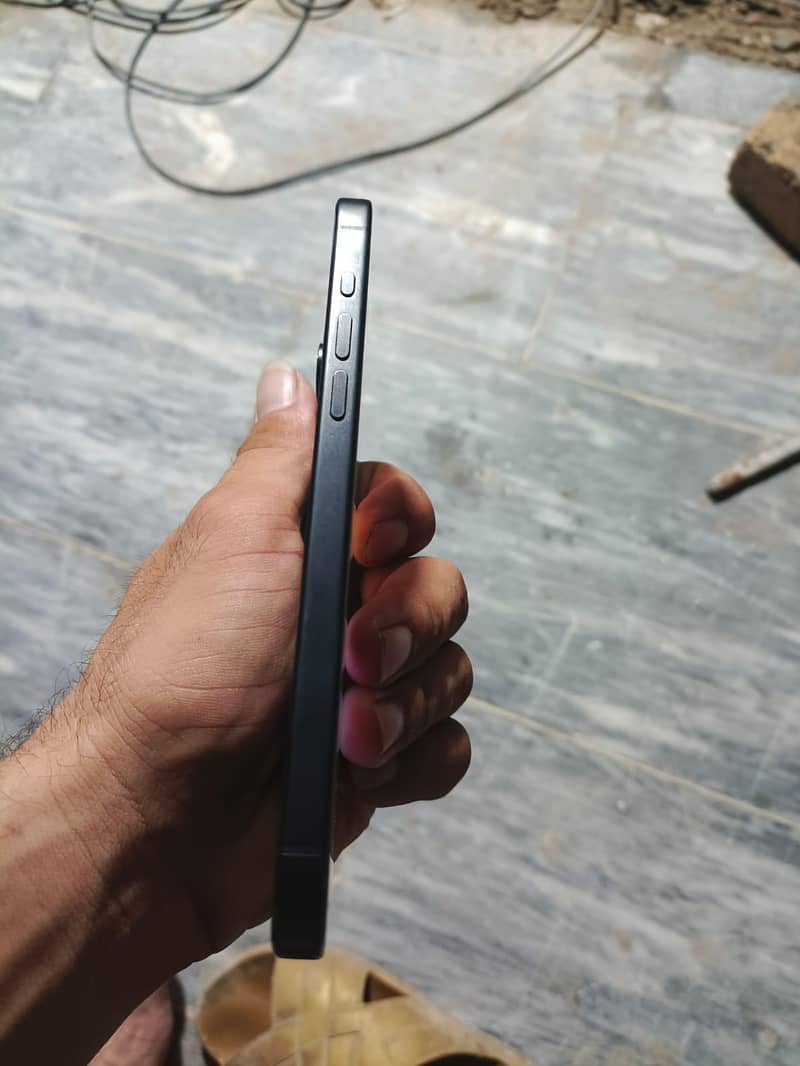 iPhone 15 Pro Max 3