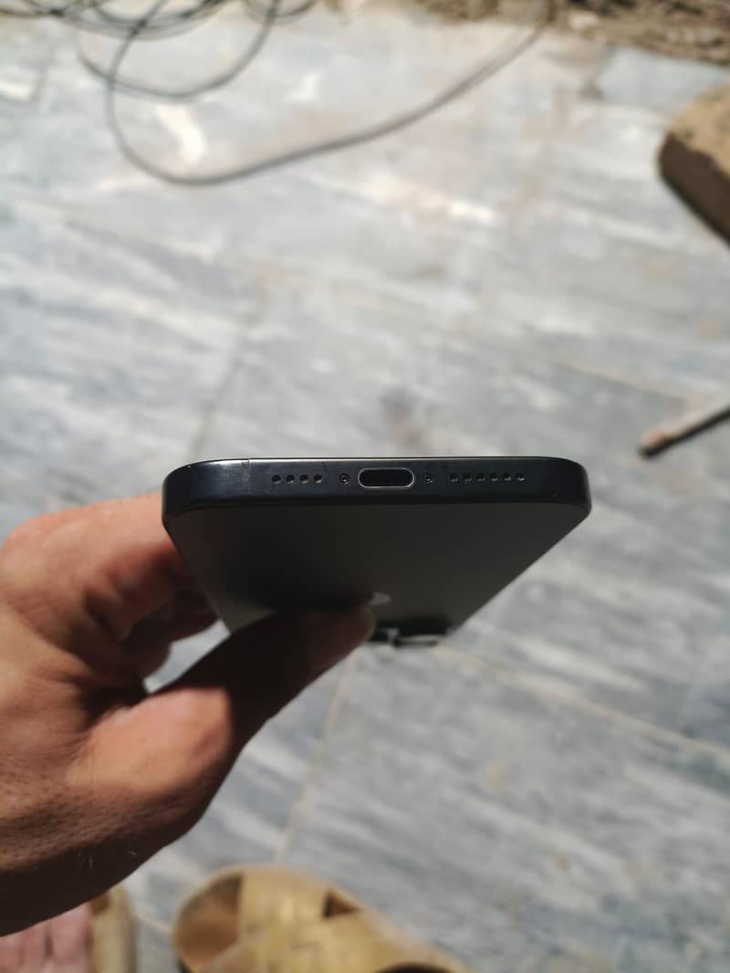 iPhone 15 Pro Max 4