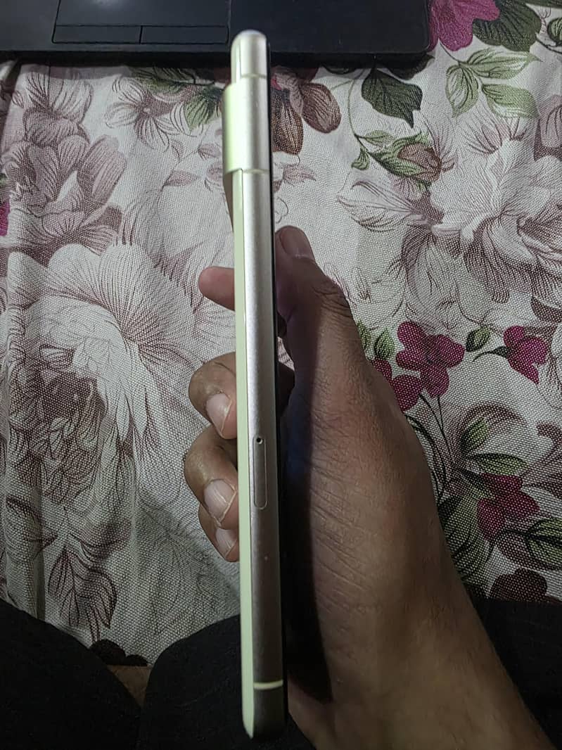 Google Pixel 7 4