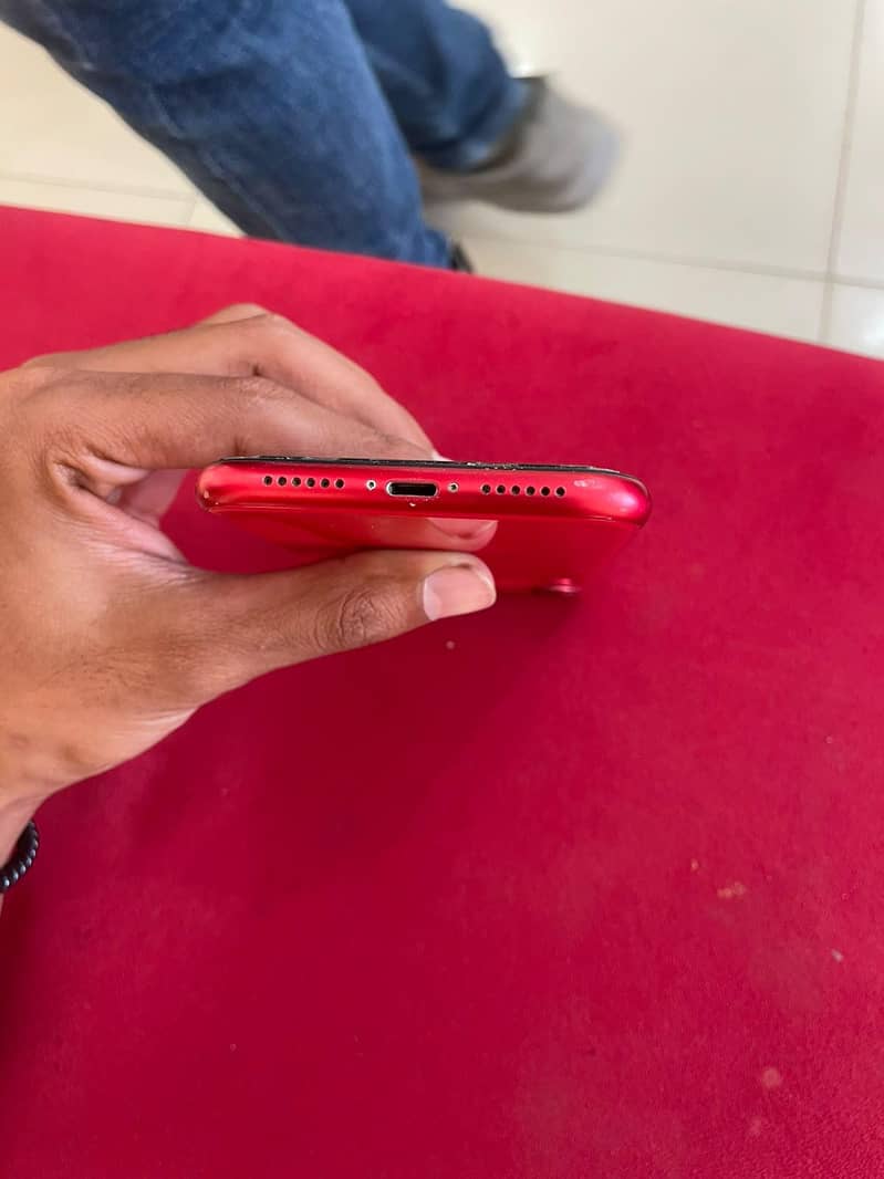 Apple iPhone 11 4
