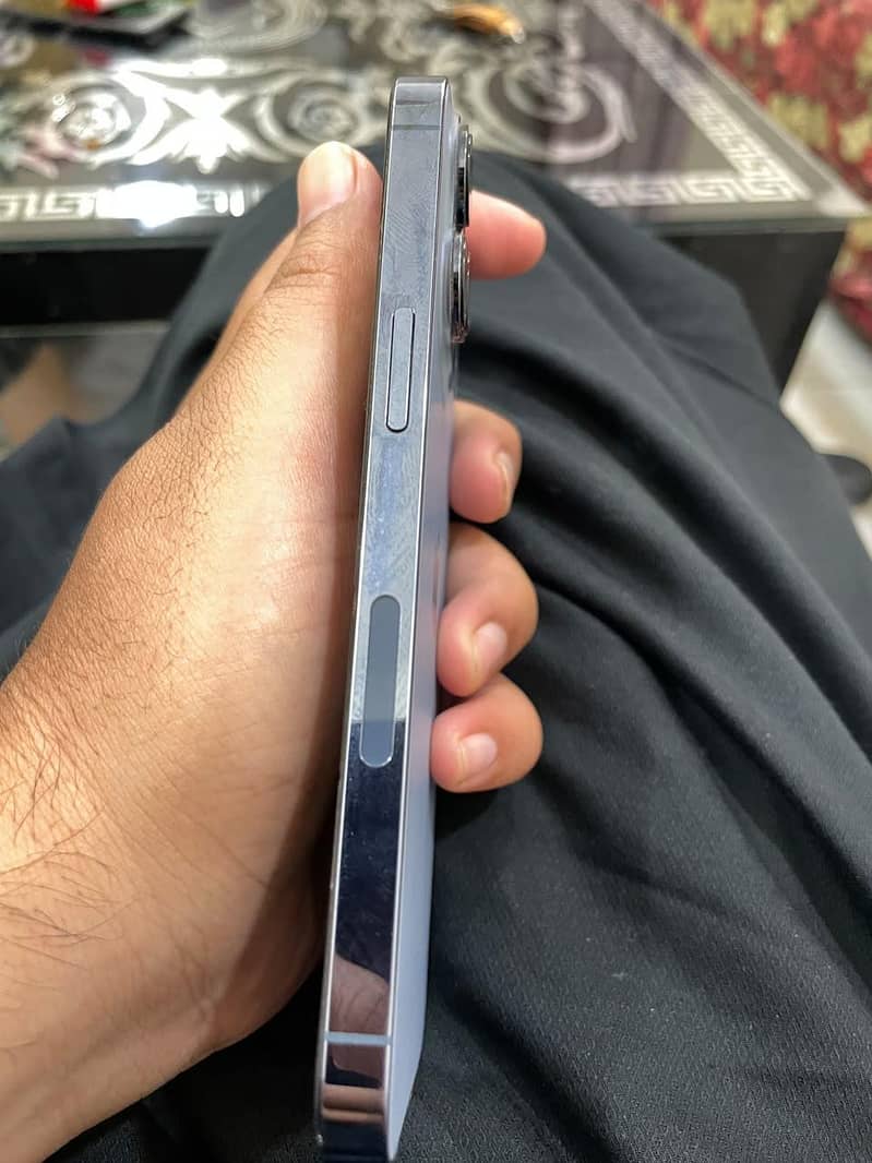 Apple iPhone 13 Pro 2