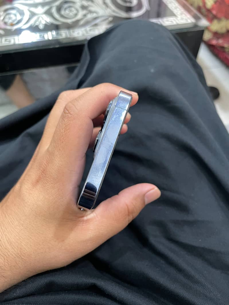 Apple iPhone 13 Pro 4
