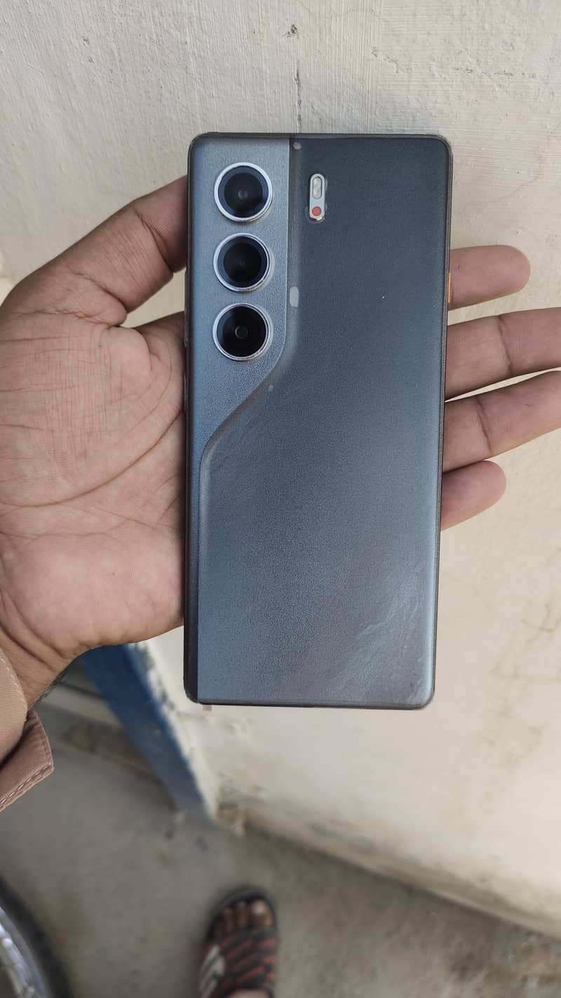 Tecno CAMON 40 Pro 0
