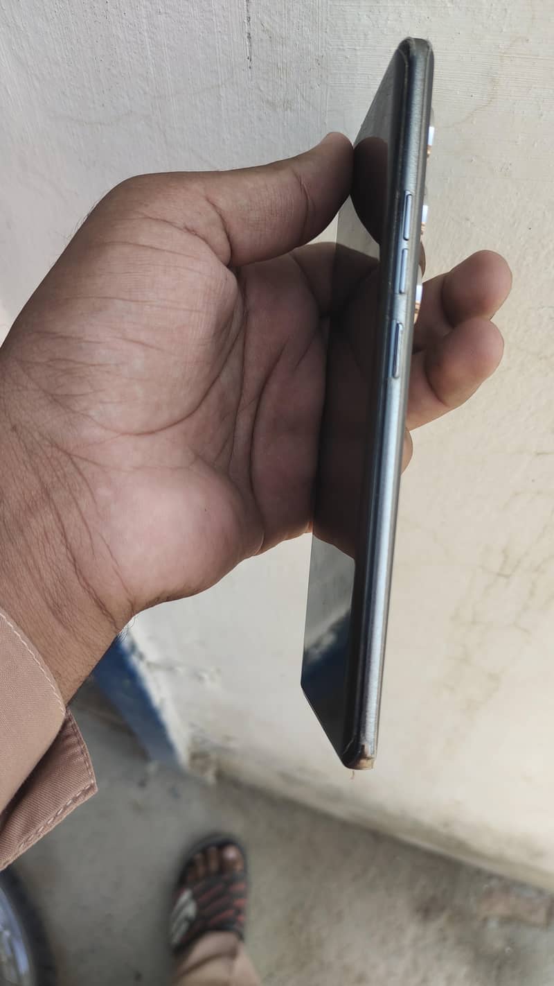 Tecno CAMON 40 Pro 1