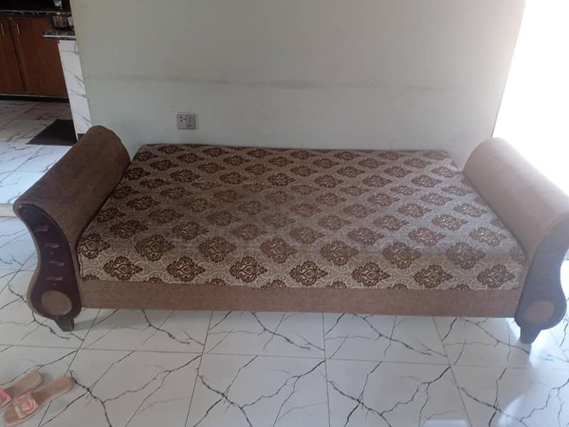 excellent condition sofa combat 0