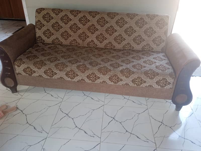 excellent condition sofa combat 1