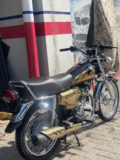 HONDA 125 (Special Edition) Gold Black